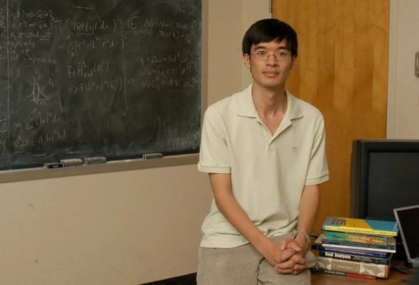 天天配资 顶尖华裔数学家陶哲轩被迫筹款，谈是否会离开美国